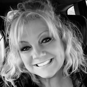 Meet your Posher, Lora